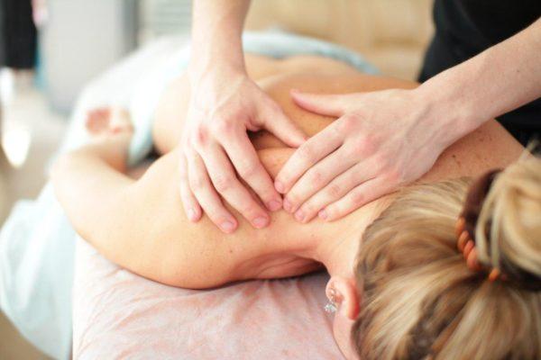 Услуги профессионального лечебного массажа можно получать на дому