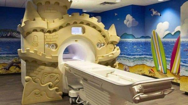 МРТ-аппарат, специально украшенный для детей