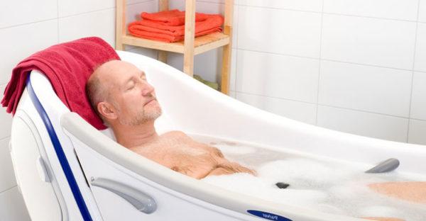 Самый доступный способ теплолечения в домашних условиях - это горячая ванна