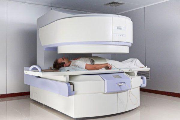 Для детального исследования патологии обычно назначают МРТ или рентгенографию позвоночника