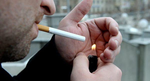 Курение повышает риск развития грыжи позвоночника