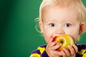 Часто причиной заражения глистами происходит в результате употребления немытых фруктов